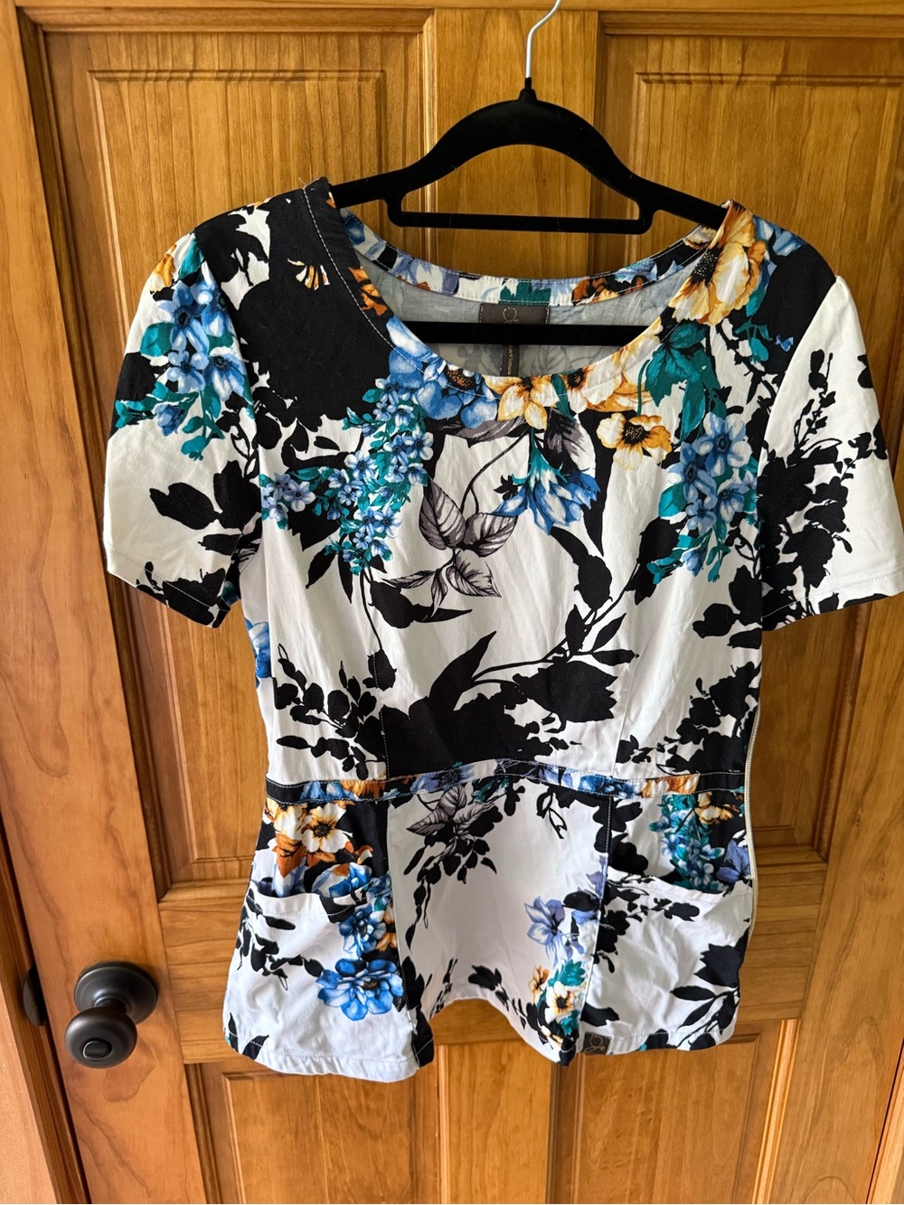 Jaanuu White Short-Sleeve Scoop Neck Top with Blue, Teal & Gold Floral Print